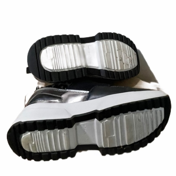 Michael Kors Cosmo Logo Sequined Slip on Sneakers. Size 8.5 EUC - Picture 5 of 13